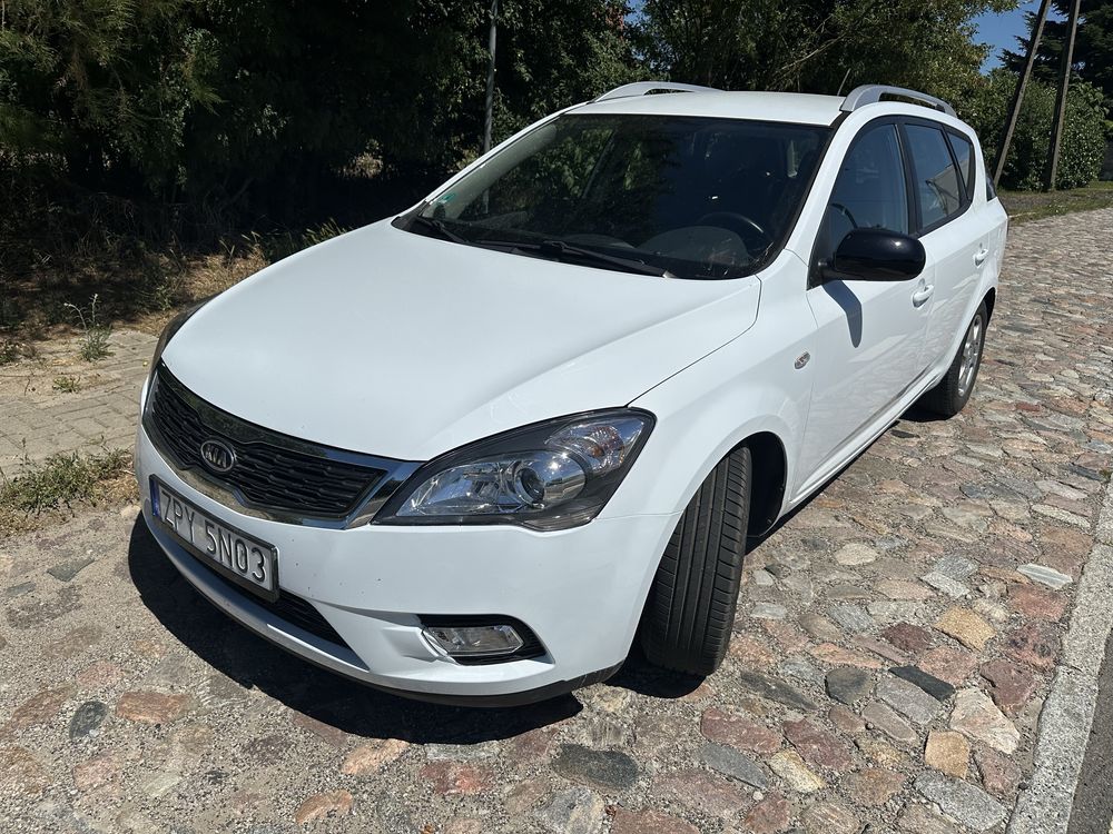 KIA Ceed 1.6/2011r/bogate wyposażenie/stan wzorowy/brak usterek