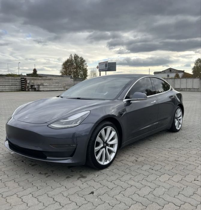Здам Tesla Model 3 в оренду (м. Львів) - повний привід