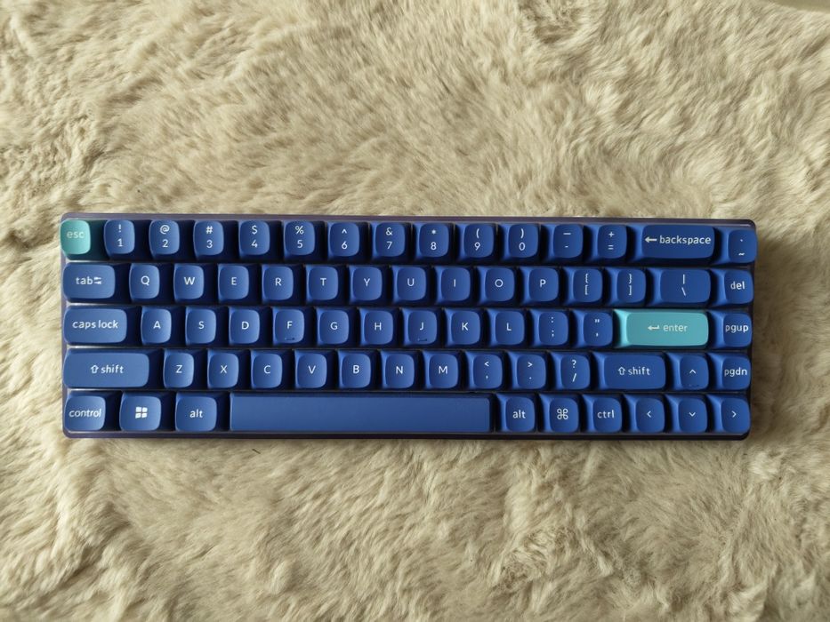 Klawiatura custom, switche holy panda I lavender