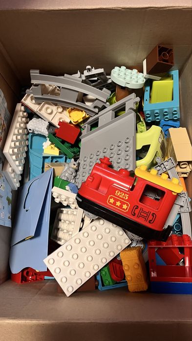 Набір лего дупло, разом з потягом. Все працює