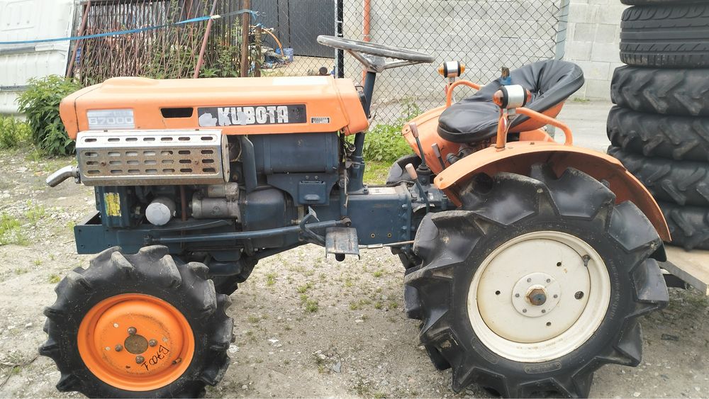 Kubota B7000 4x4 Traktorek ogrodniczy