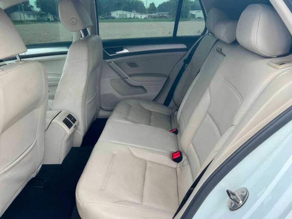 Volkswagen Golf TSI S      2015