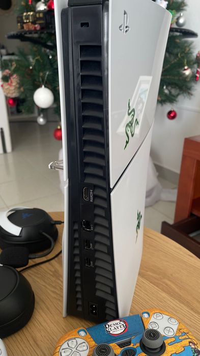 PlayStation 5 Slim 1TB com 2 comandos e HeadPhones