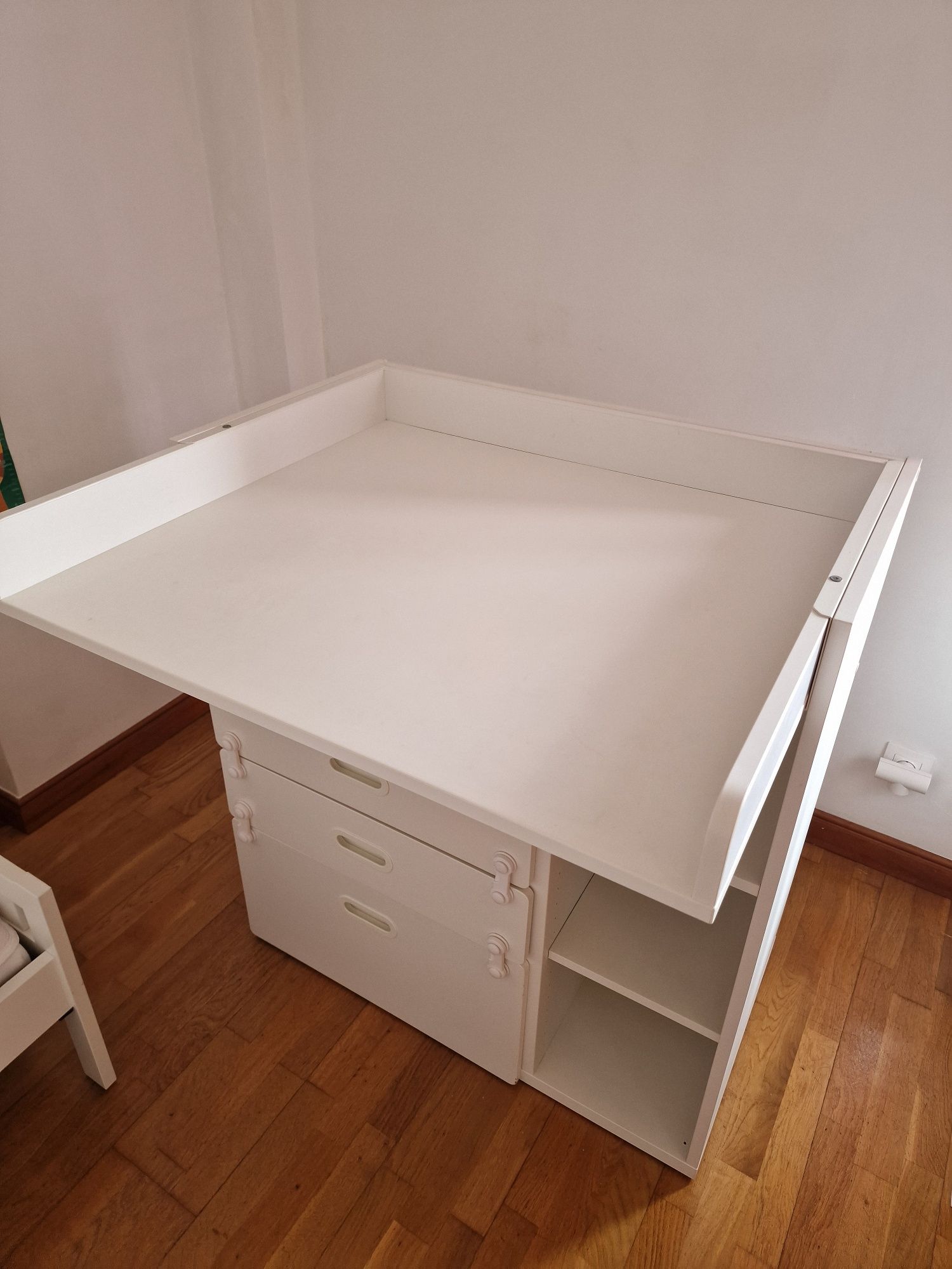 Móvel muda fralda IKEA