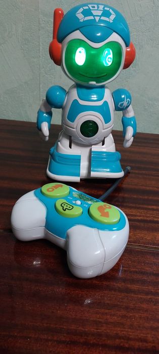 Робот з пультом керування