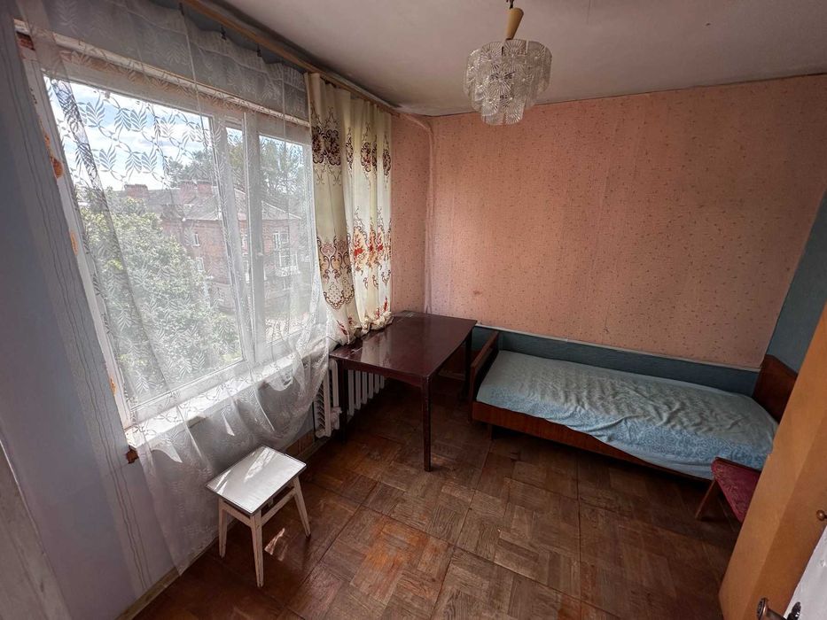 Продам 4  ком  кв  в  р-ні  Боевой  вул   Льотна  1     5/5 пан дома