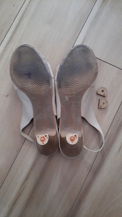 Kremowe sandałki Caprice# buty na obcasie r. 38,5