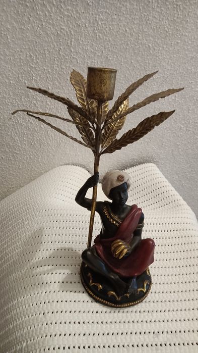 Castiçal com figura