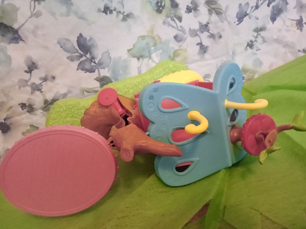 Domek  Enchantimals pszczoły i ślimak.
Stan bardzo dobry
 Polecam