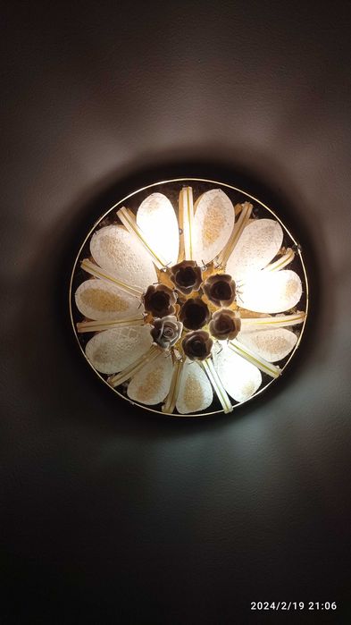 Люстра на пульту.