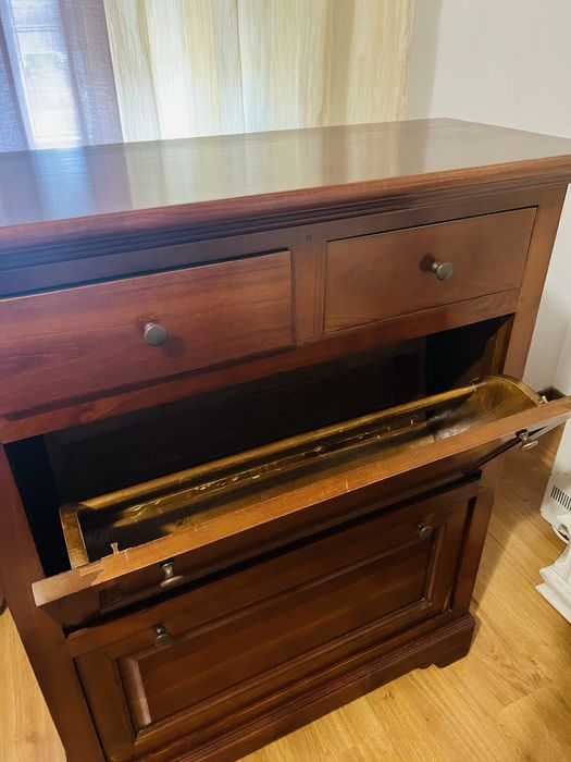 Sapateira em cerejeira