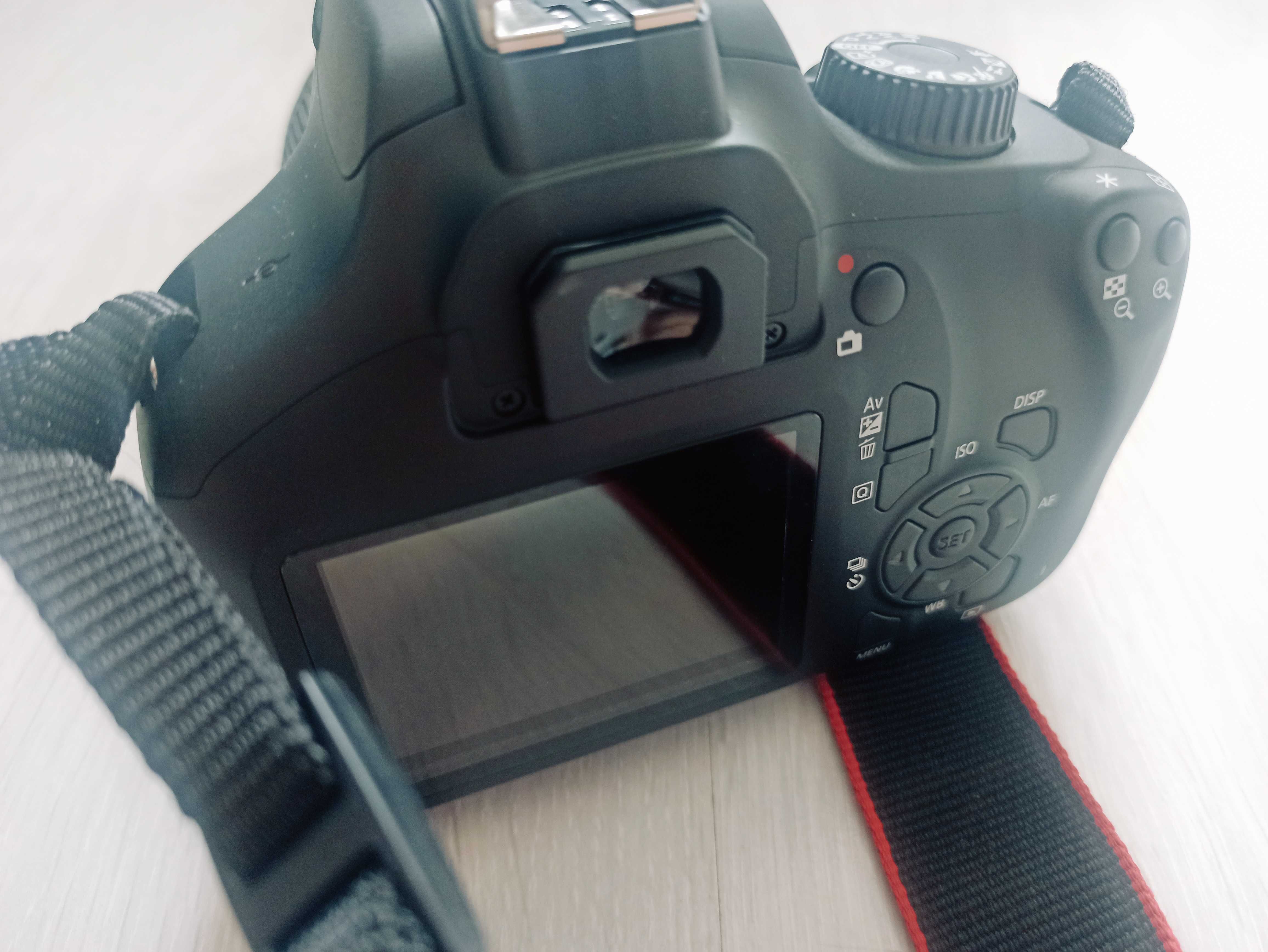 Lustrzanka Canon EOS 4000D