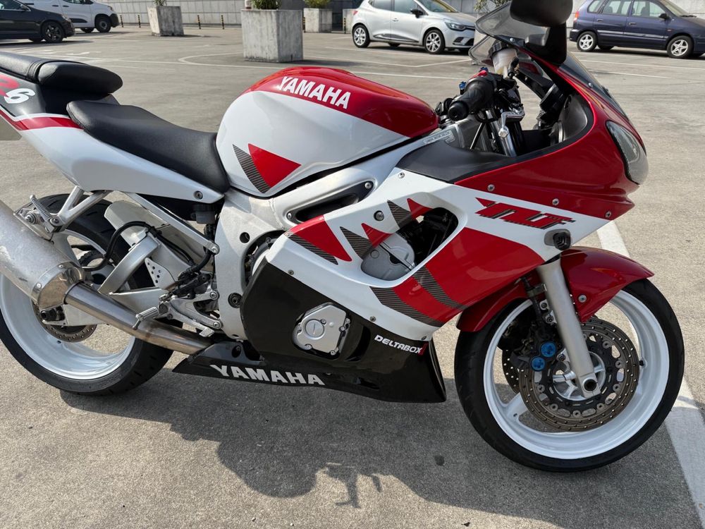 Vendo moto YAMAHA R6
