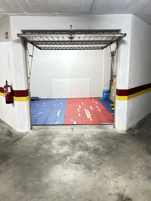 Aluga-se Garagem Box Forte da Casa