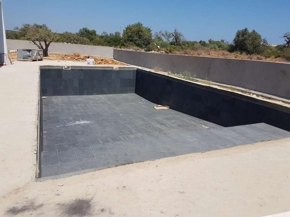 Ardosia preta em pisicina