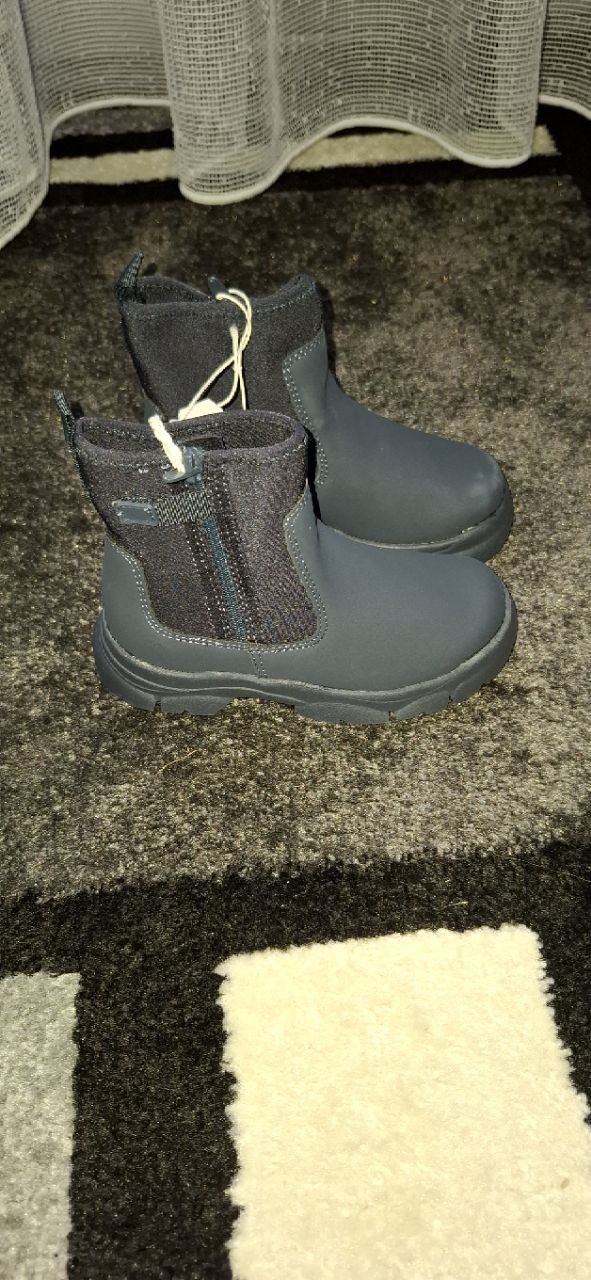 Продам нові дитячі черевики Zara 25р