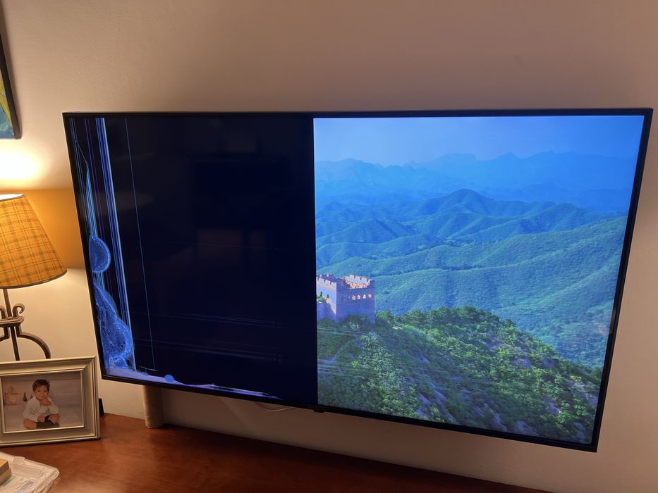 Televisão com ecrã partido