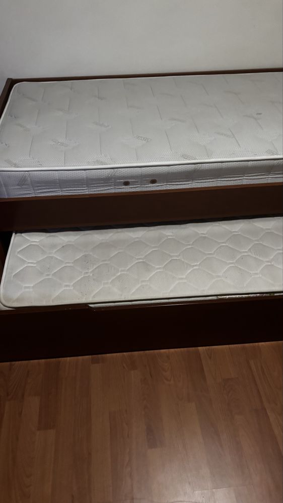 Cama de solteiro que abre e fica de casal