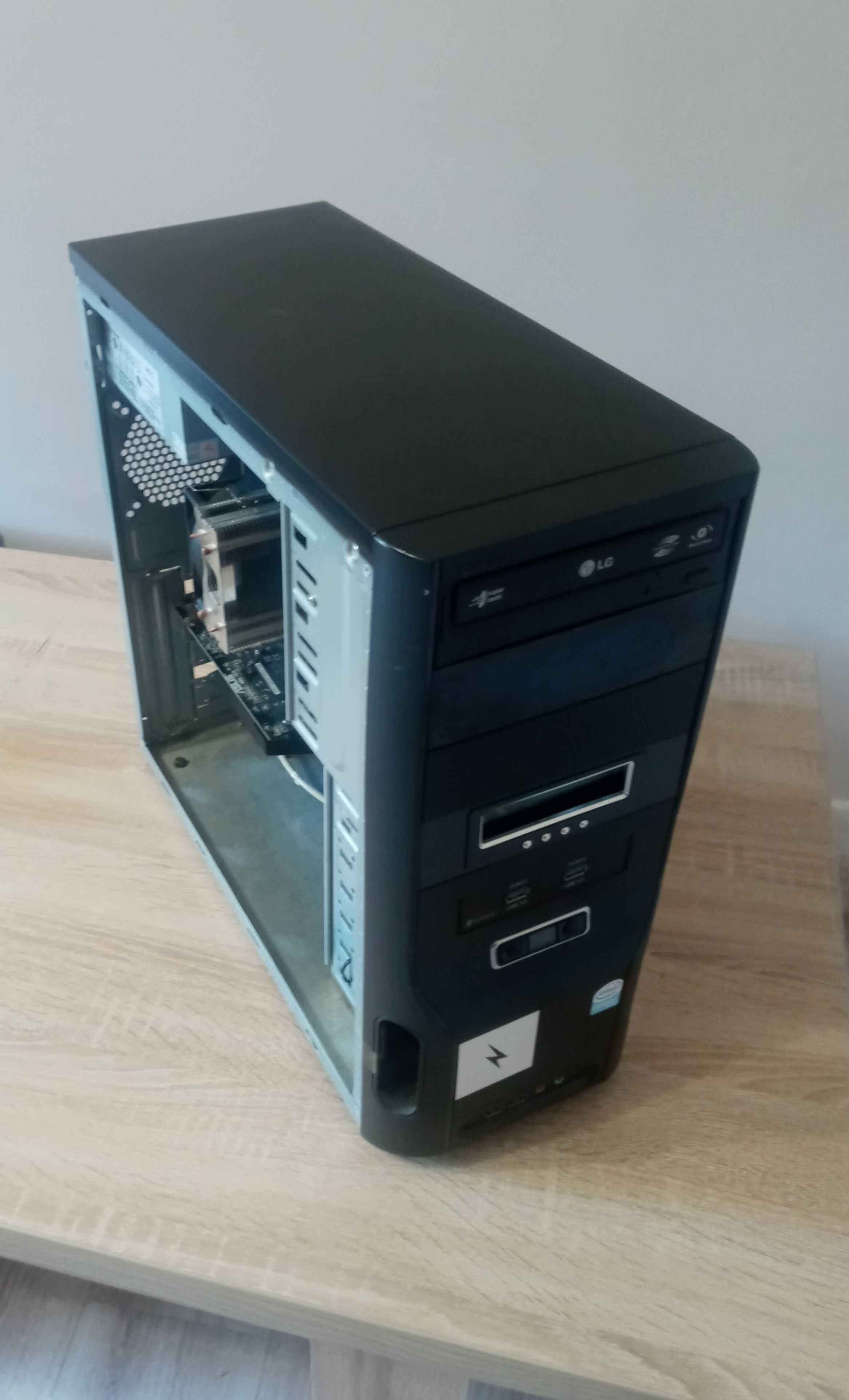 Komputer i5 4690k + 16gb ram + GTX 750Ti + SSD 256gb.