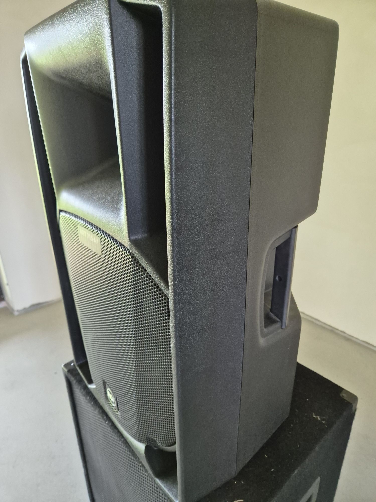 Sprzedam RCF 715 MK4.