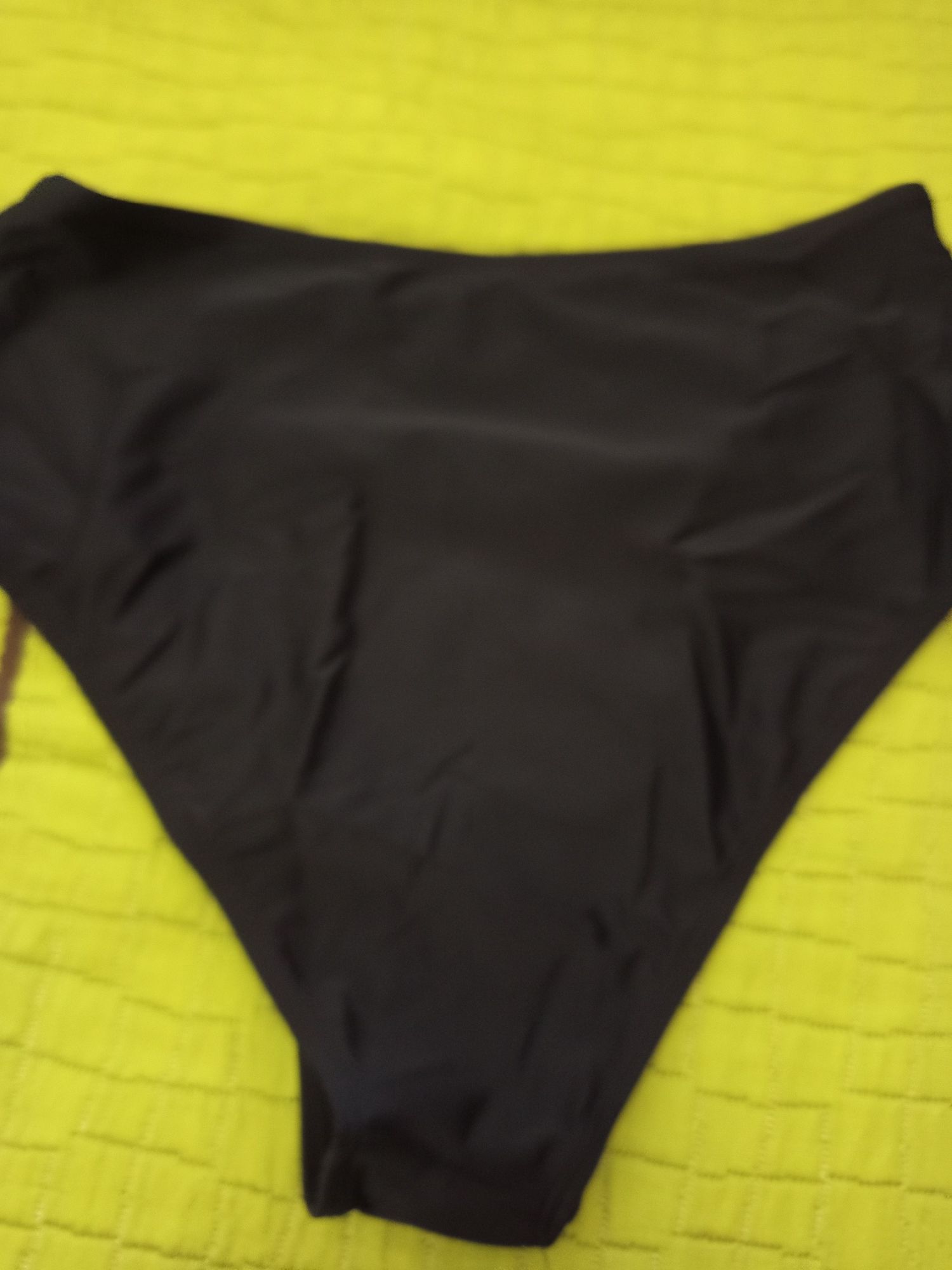 Cueca biquini preta.