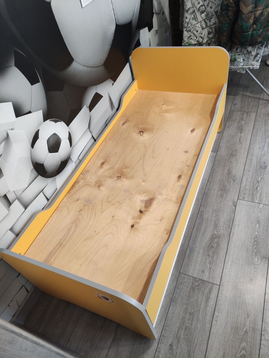 Детская кровать 140*60см в хорошем состоянии.