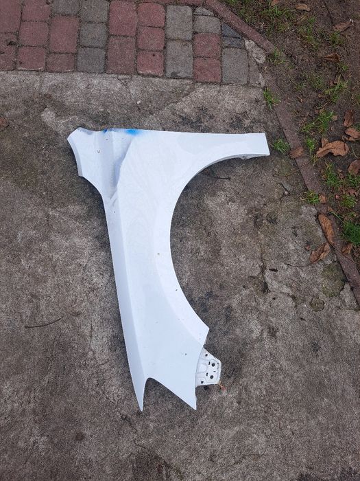 Lewy błotnik volkswagena Jetty 2012