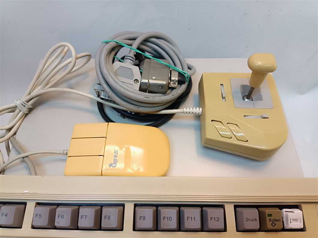 Retro komputer Sanyo MBC-17LX1