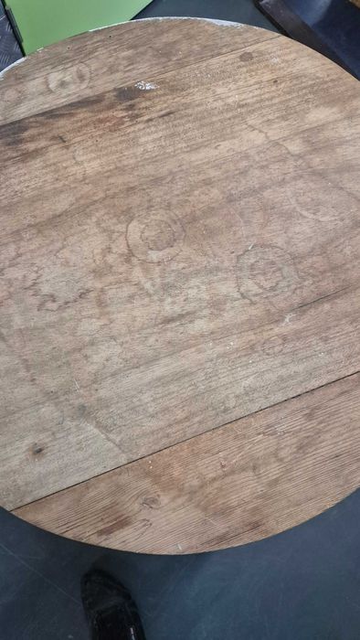 mesa redonda em madeira