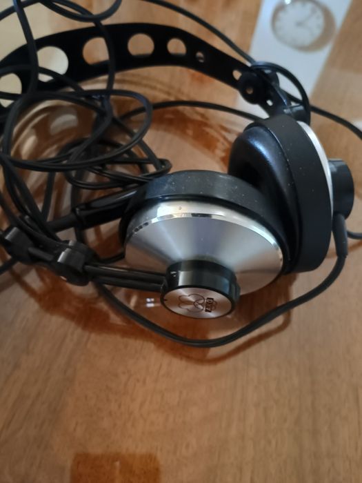 Słuchawki AKG K140 Cardan
