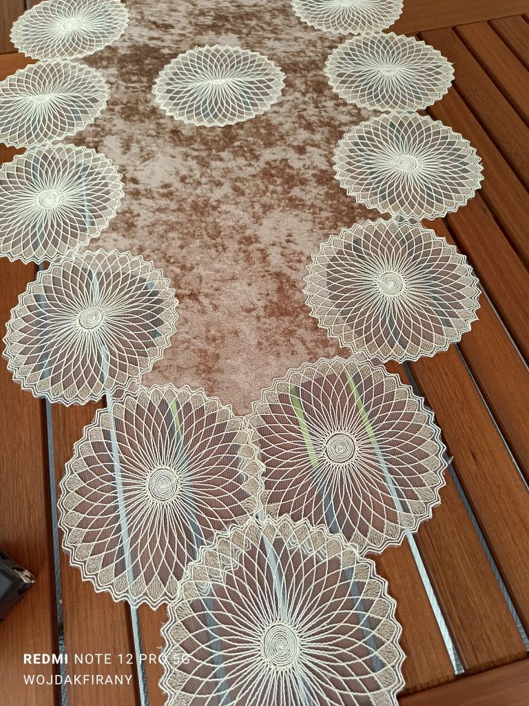 Bieżnik nowy 55x120cm kawowy welur z gipiurą na stół ławę