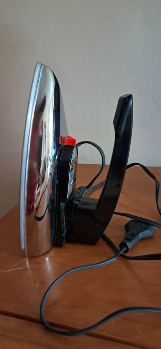 Vendo ferro de passar, pequeno de viagem