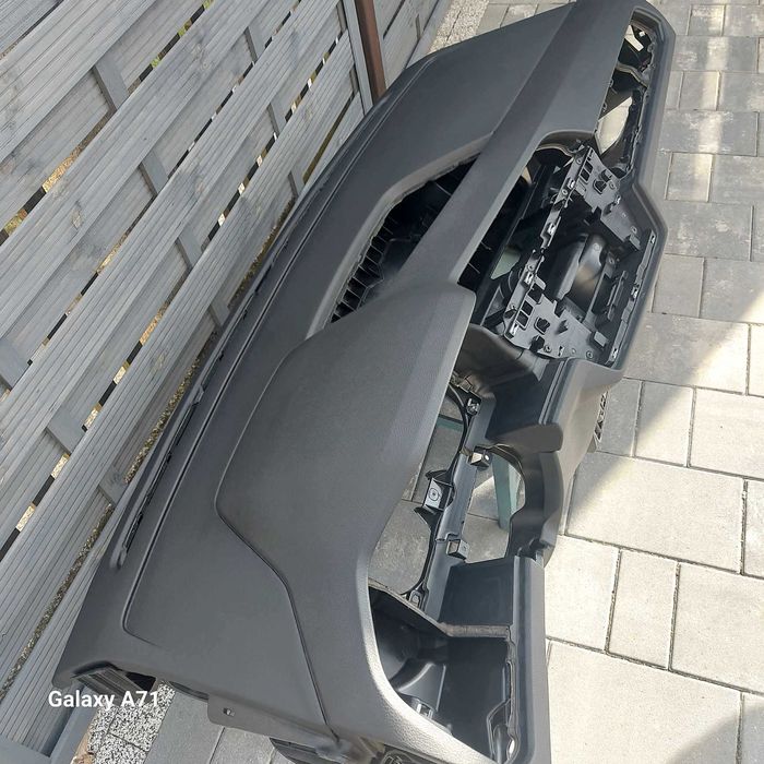 Volkswagen Touran Regeneracja naprawa deska rozdzielcza