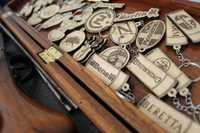 Porta chaves de armas antigas, carabinas e caça