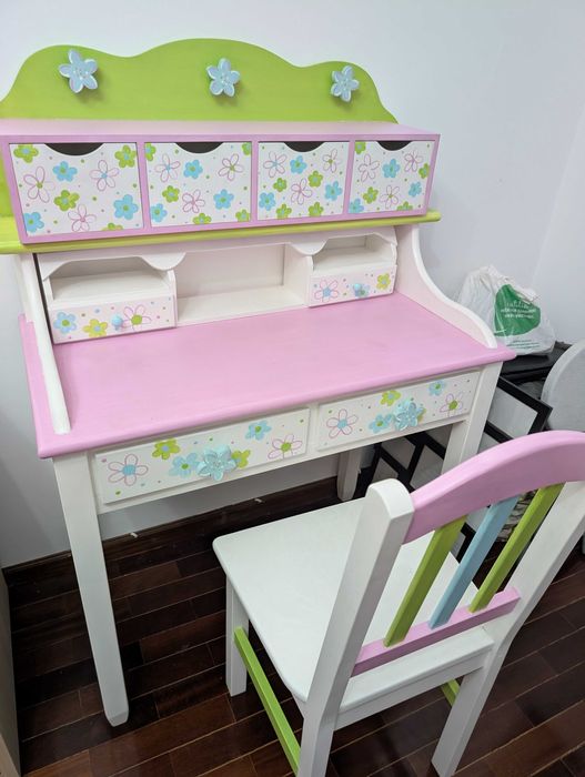 Mobília completa de criança. NOVA