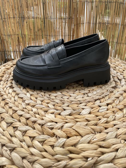 Loafers pretos chunky Stradivarius