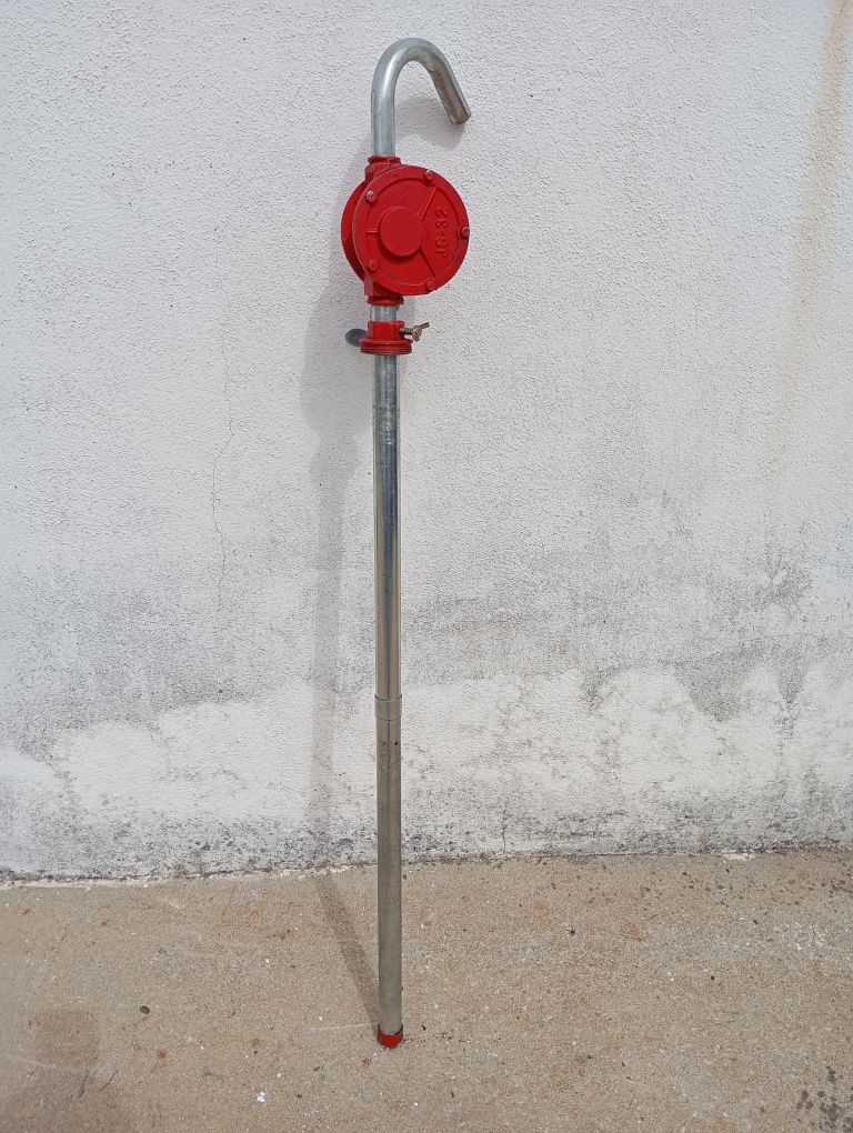 Bomba manual de tirar gasóleo ou oleo