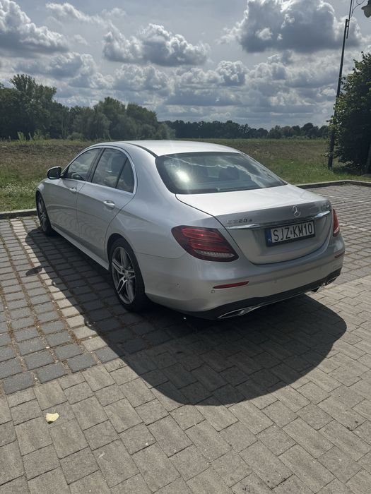 Mercedes-Benz Klasa E 220 d T 9G-TRONIC AMG Line