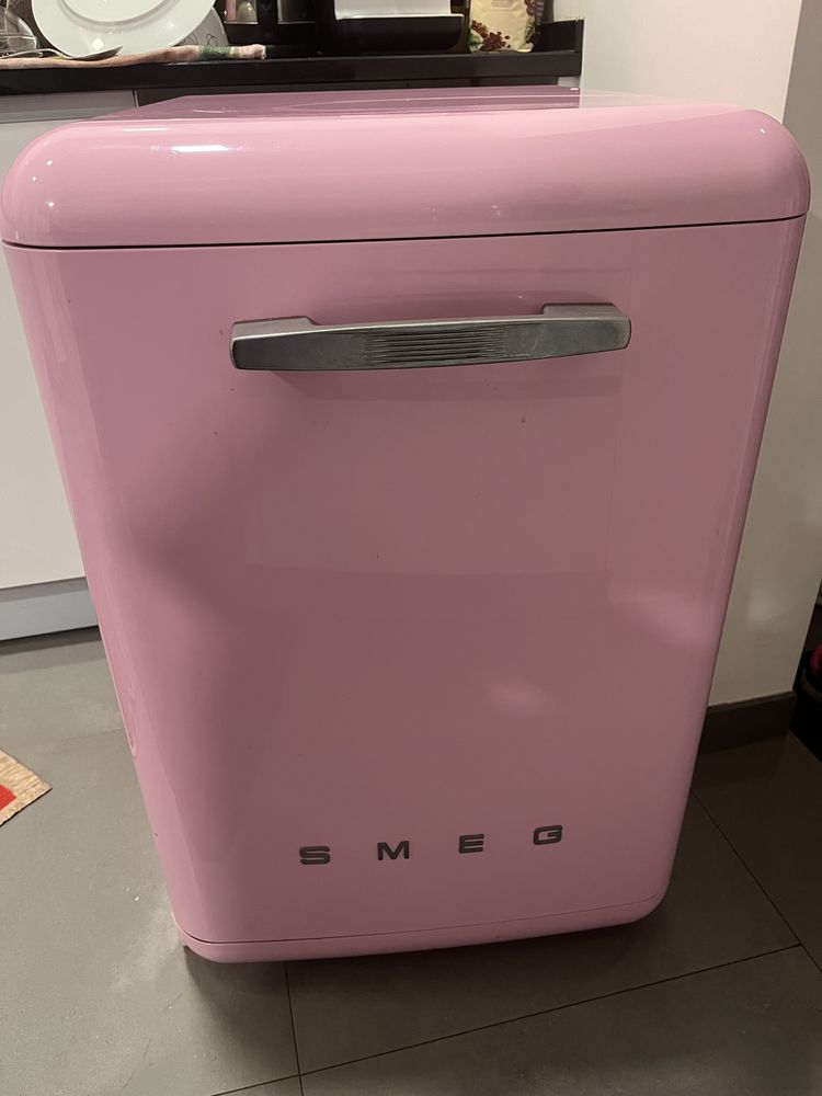 Maquina de Lavar Loiça SMEG| Versão cor-de-rosa| Com avaria!!!