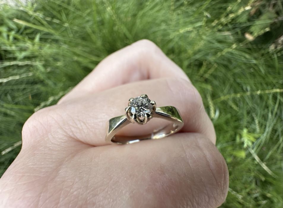 Золота каблучка з діамантом 4/4,0.25 ct.,(4 мм.)16.5 розмір,2.7 грам