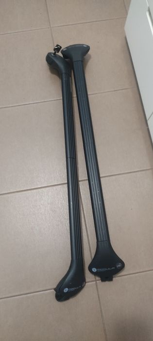 Barras de tejadilho universais para barras longitudinais elevadas