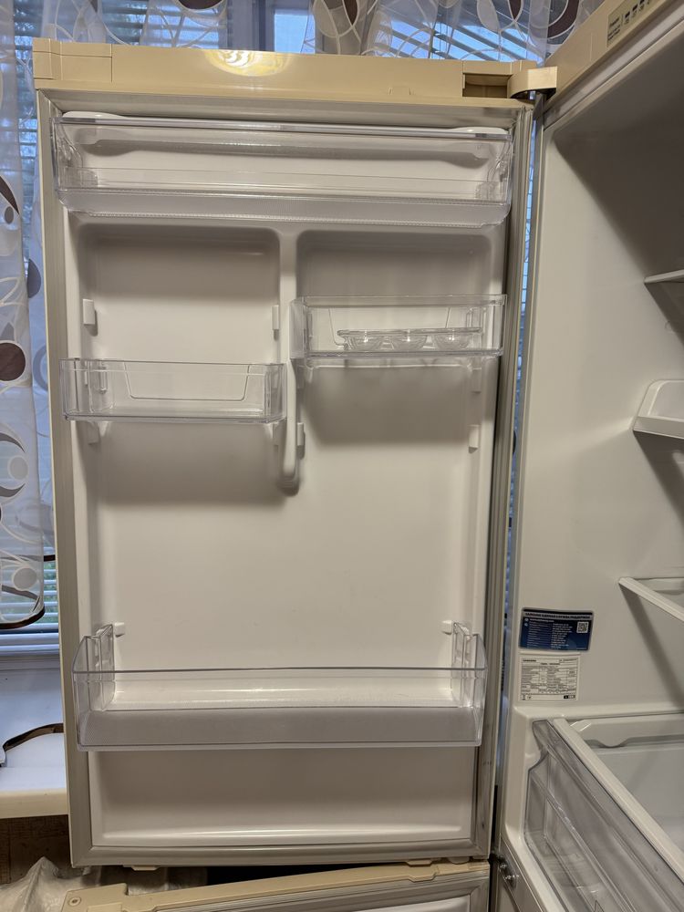 Холодильник Samsung