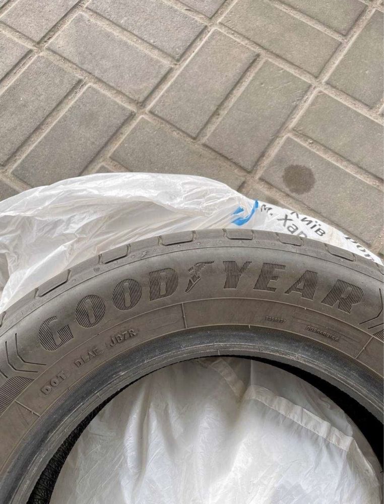 Продам летнюю резину GoodYear EfficientGrip perform 195/65R15