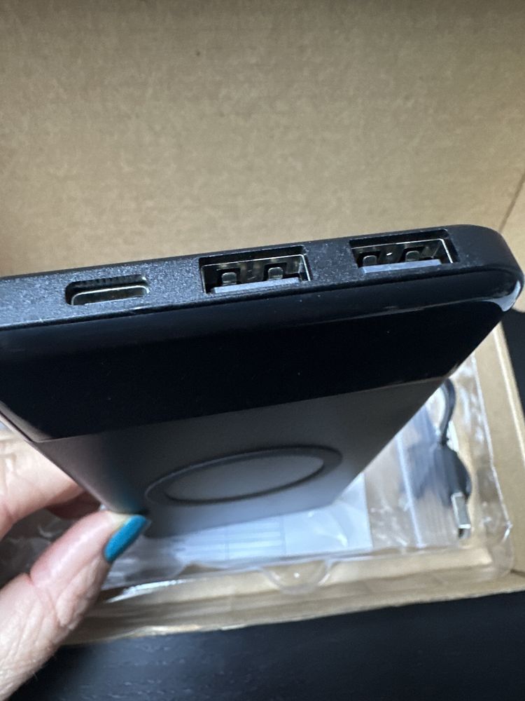 Ładowarka indukcyjna , powerbank 6000mah, 2x usb, output usb-c