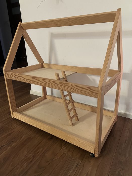 Domek dla lalek na kółkach jak stodoła dla Barbie