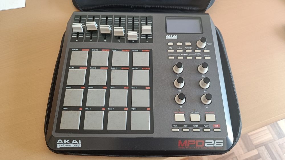 Vendo Akai MPD 26