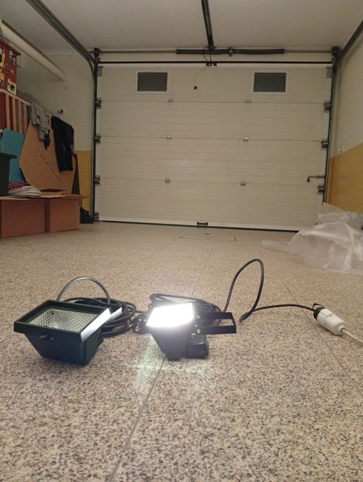 2 Holofotes halógenos a funcionar