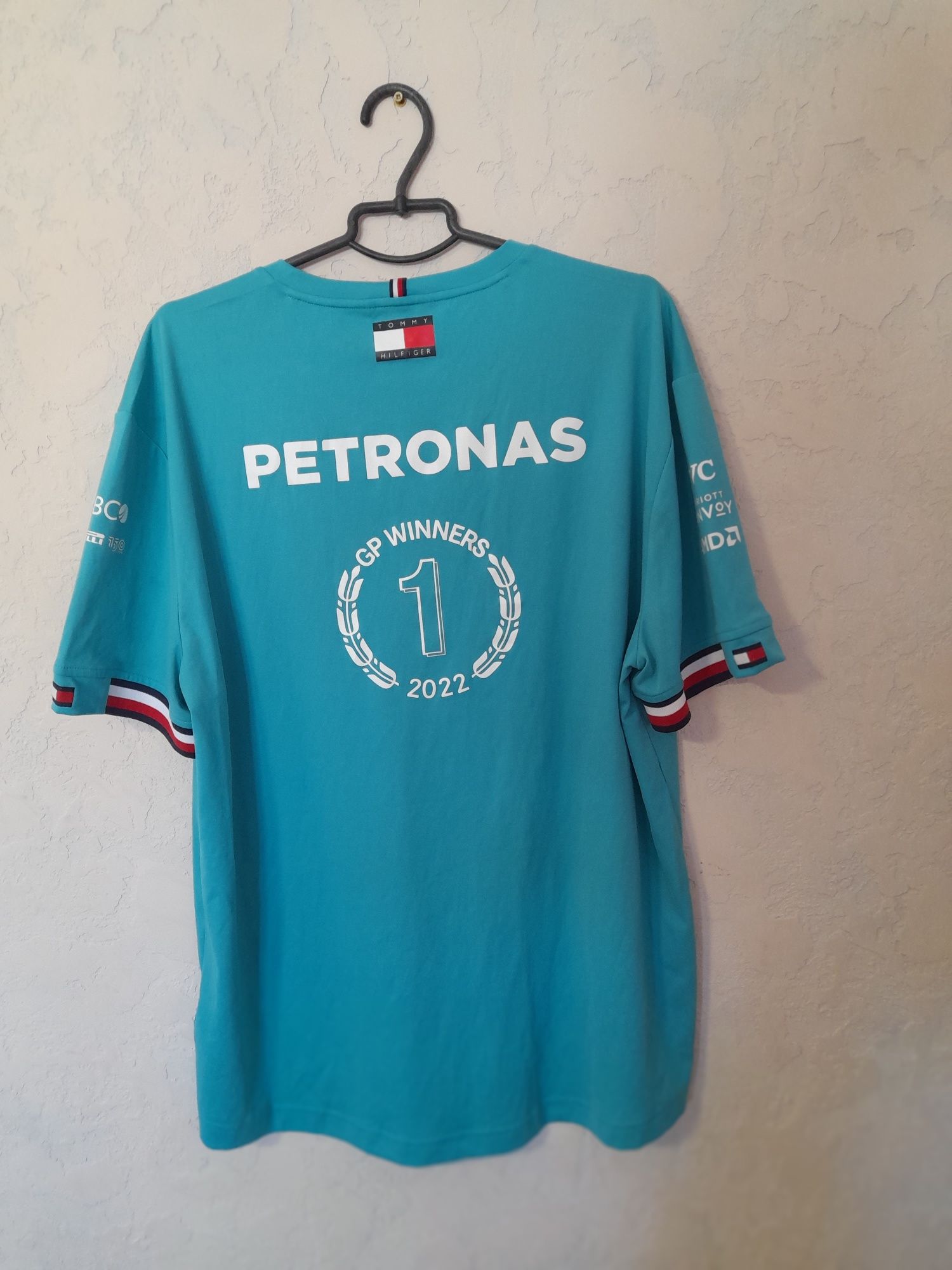 Оригинал футболка Mercedes Petronas от Tommy Hilfiger идеал, XL