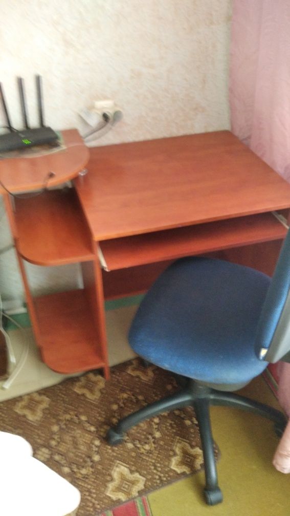 Компьютерный стол со стулом