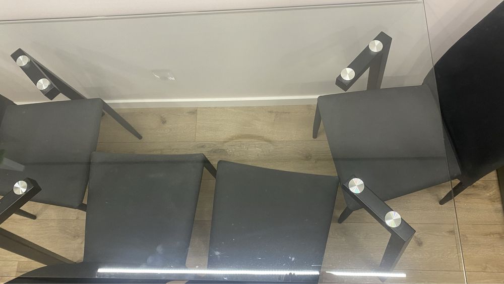 Mesa em vidro mais 4 cadeiras
